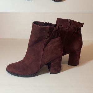 Arturo Chiang Women's Rakel Suede booties